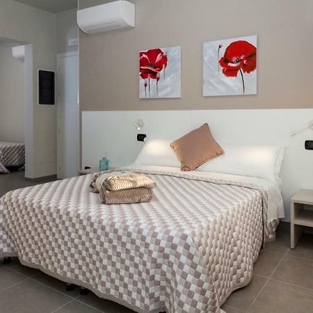 Riviera Hub Hotel Cisano sul Neva ภายนอก รูปภาพ
