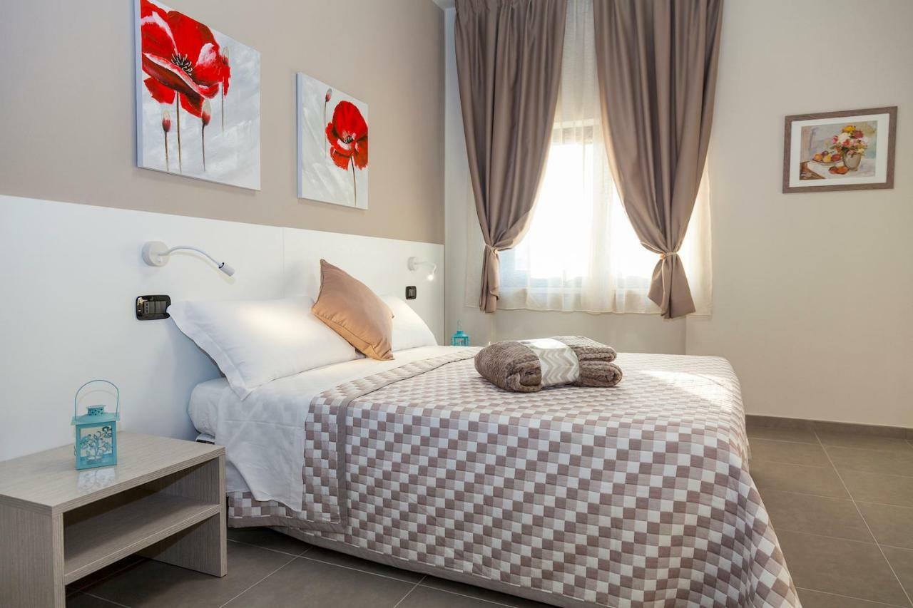 Riviera Hub Hotel Cisano sul Neva ภายนอก รูปภาพ