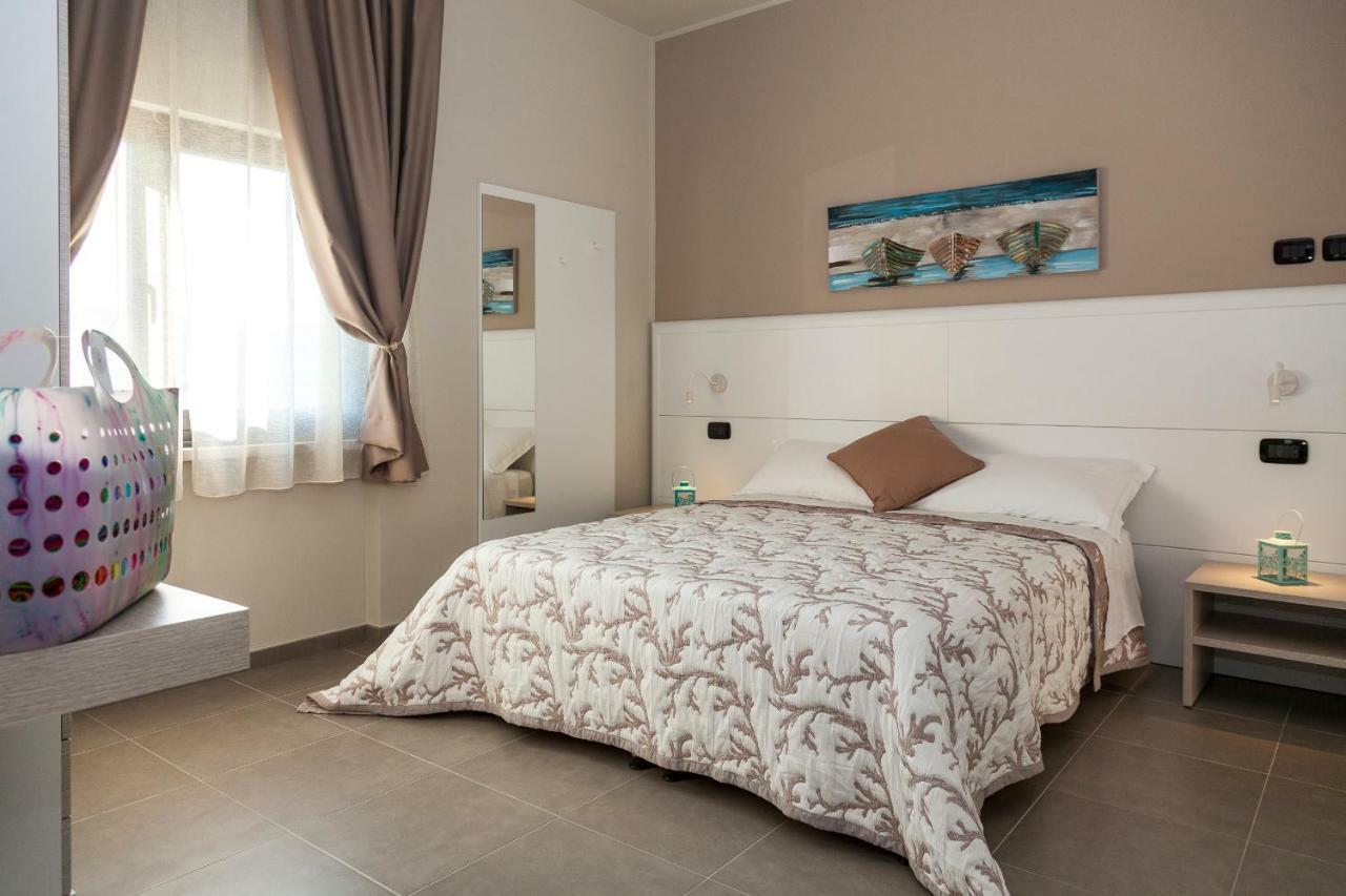 Riviera Hub Hotel Cisano sul Neva ภายนอก รูปภาพ