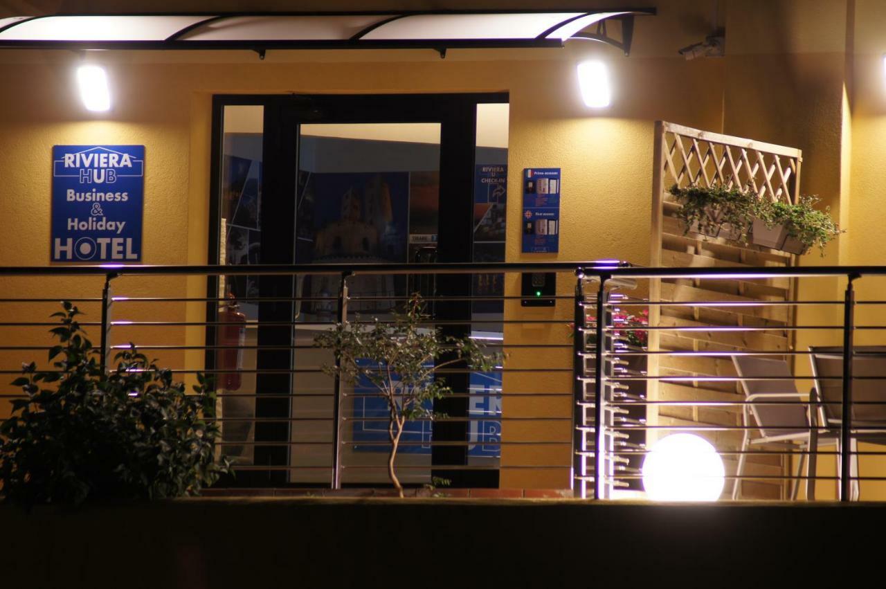 Riviera Hub Hotel Cisano sul Neva ภายนอก รูปภาพ
