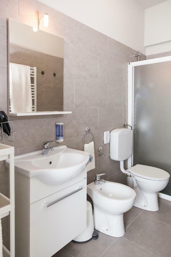 Riviera Hub Hotel Cisano sul Neva ภายนอก รูปภาพ