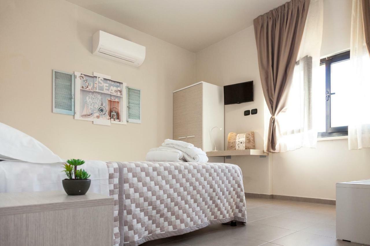 Riviera Hub Hotel Cisano sul Neva ภายนอก รูปภาพ