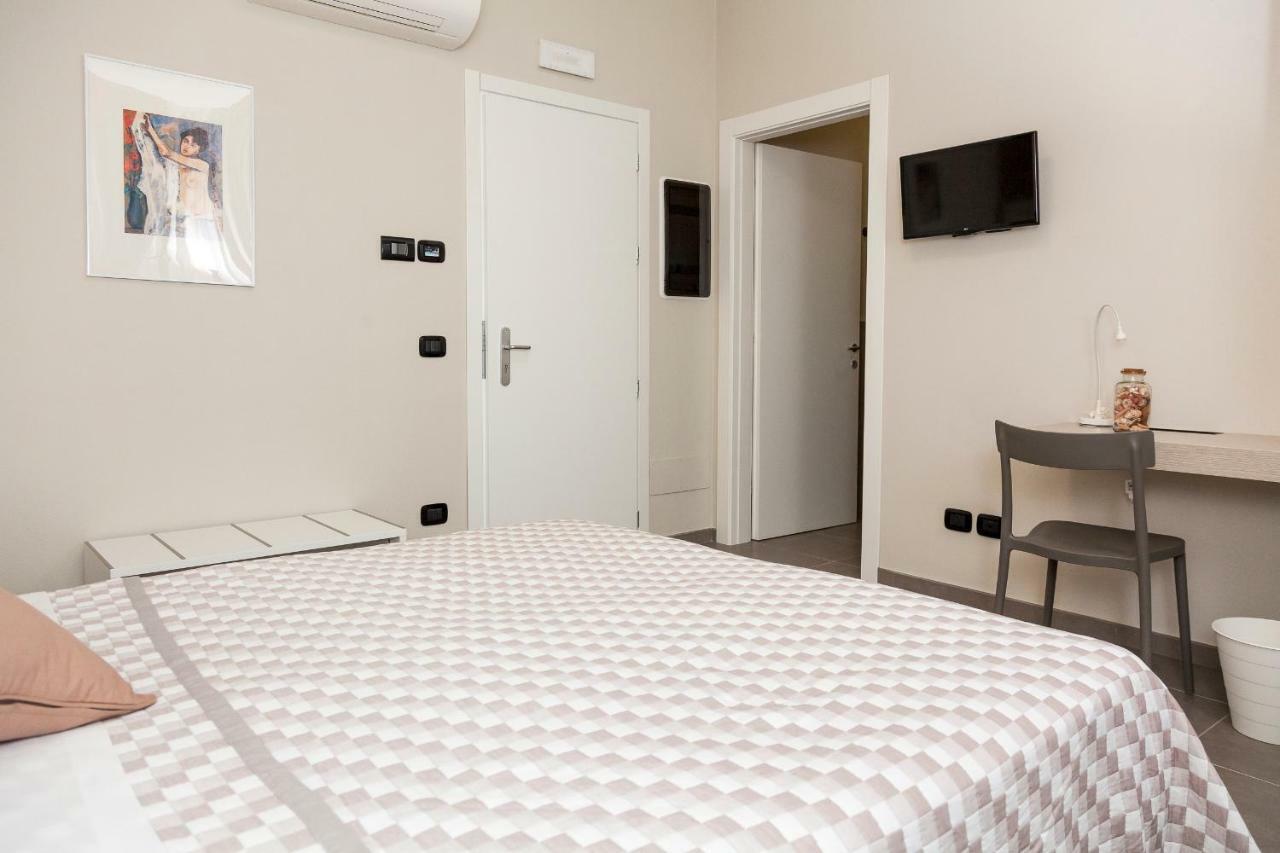 Riviera Hub Hotel Cisano sul Neva ภายนอก รูปภาพ