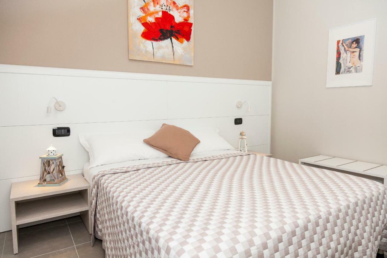 Riviera Hub Hotel Cisano sul Neva ภายนอก รูปภาพ